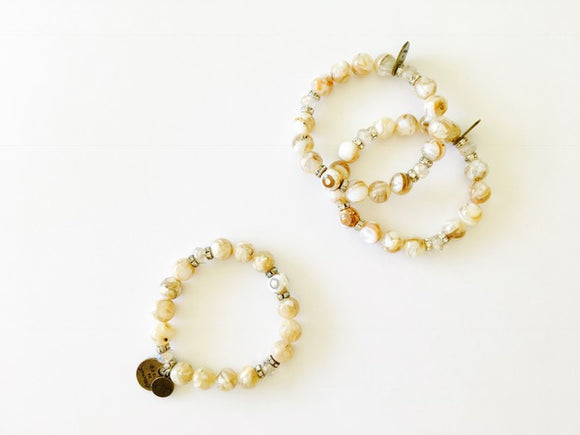 Evil Eye Bracelet in mother of pearl